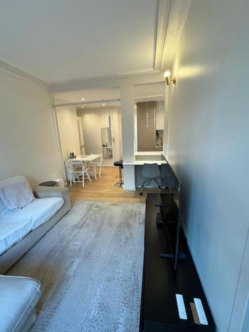 Charmant Appartement Alesia パリ エクステリア 写真